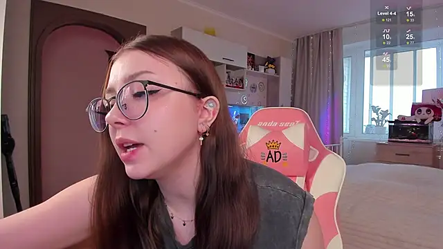 elisejays online show from February 1, 2025, 9:54 am