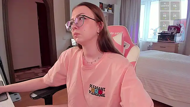 elisejays online show from February 3, 2025, 10:14 am