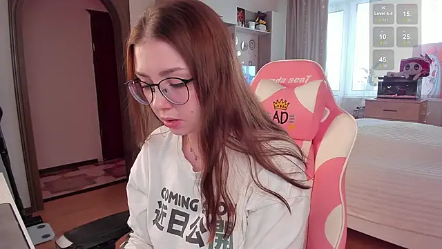 elisejays online show from February 6, 2025, 9:53 am