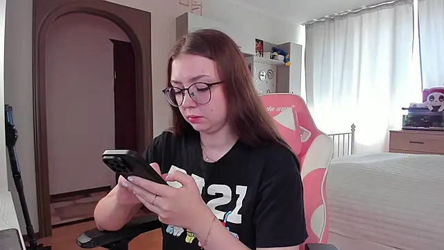 elisejays online show from March 20, 2025, 10:54 am