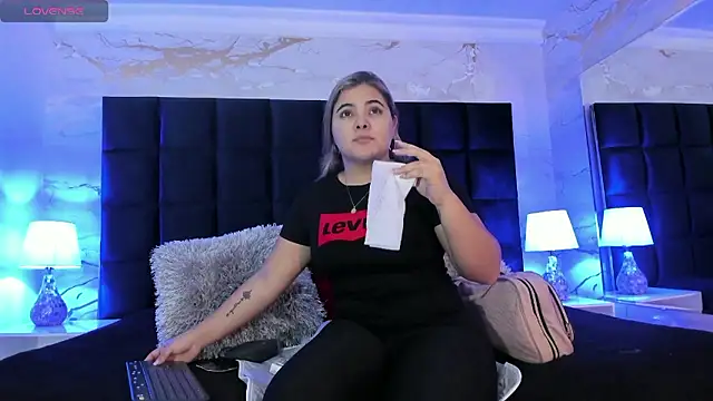 EVELIN MASON online show from January 15, 2026, 8:23 pm