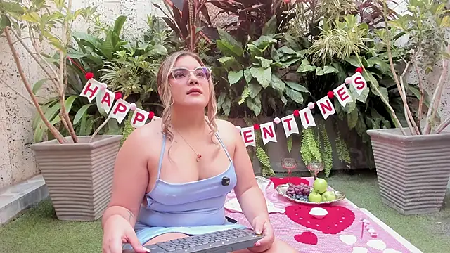 Snapshot of EVELIN_MASON chatting on February 14, 2026, 8:38 pm EVELIN MASON online show from February 14, 2026, 8:38 pm