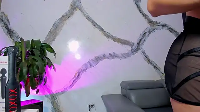 AnaRuiz online show from November 7, 2025, 2:50 pm