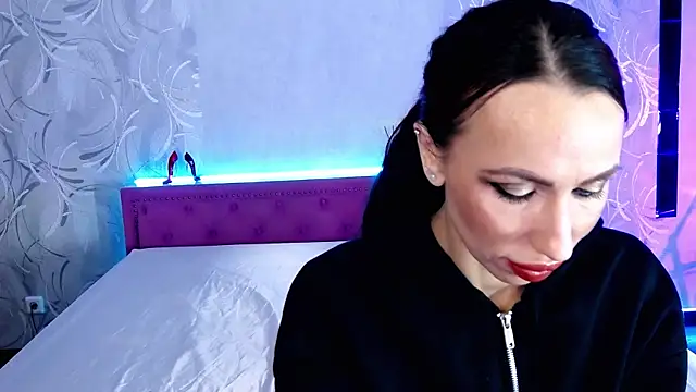 Snapshot of MeganLuxstar chatting on April 28, 2026, 2:27 am MeganLuxstar online show from April 28, 2026, 2:27 am