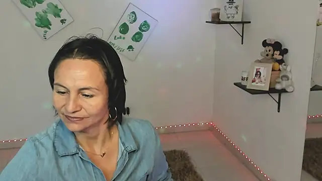 lollita 23  online show from September 12, 2025, 9:04 pm