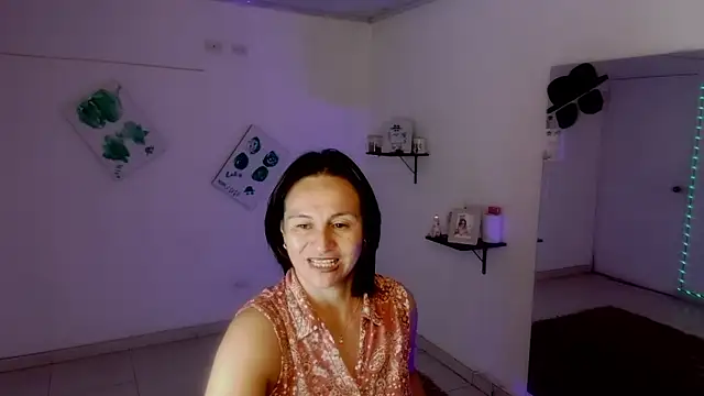 lollita 23  online show from November 17, 2025, 8:58 pm