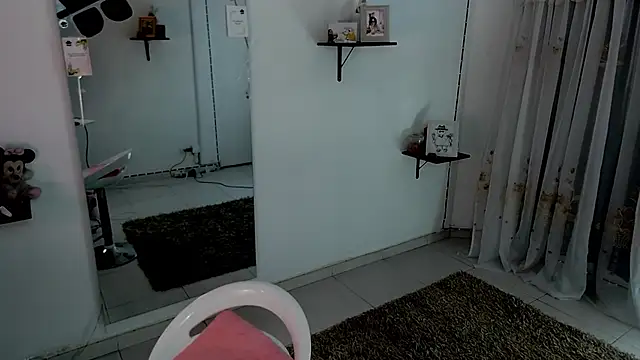 lollita 23  online show from December 1, 2025, 7:52 pm