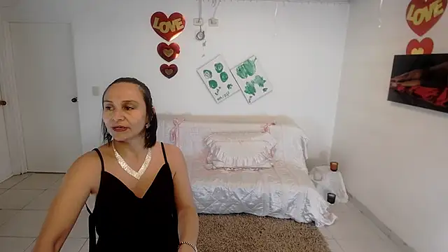 lollita 23  online show from April 30, 2026, 6:58 pm