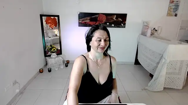 lollita 23  online show from June 15, 2026, 7:05 pm