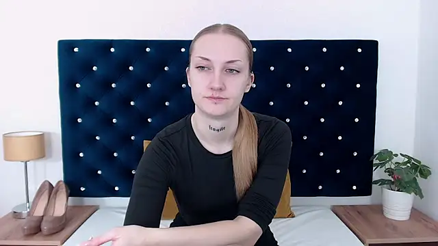 Snapshot of AlexaTease chatting on December 4, 2024, 11:41 am AlexaTease online show from December 4, 2024, 11:41 am