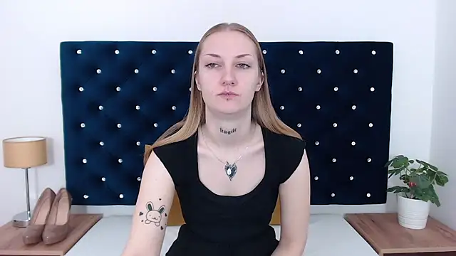 Snapshot of AlexaTease chatting on December 5, 2024, 10:01 am AlexaTease online show from December 5, 2024, 10:01 am