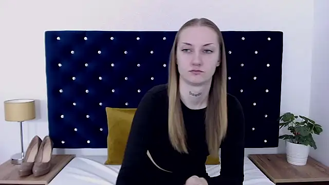 Snapshot of AlexaTease chatting on December 9, 2024, 12:30 pm AlexaTease online show from December 9, 2024, 12:30 pm