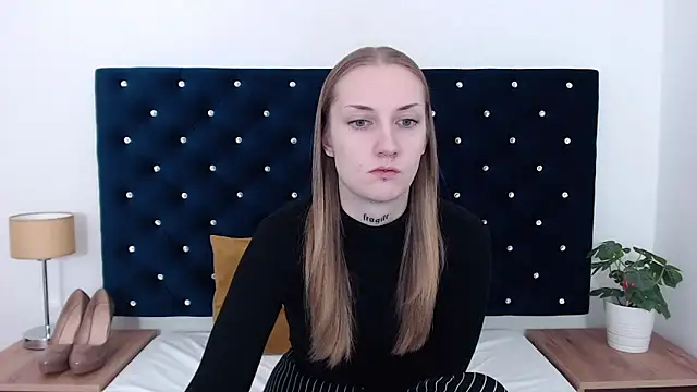 Snapshot of AlexaTease chatting on December 16, 2024, 11:44 am AlexaTease online show from December 16, 2024, 11:44 am