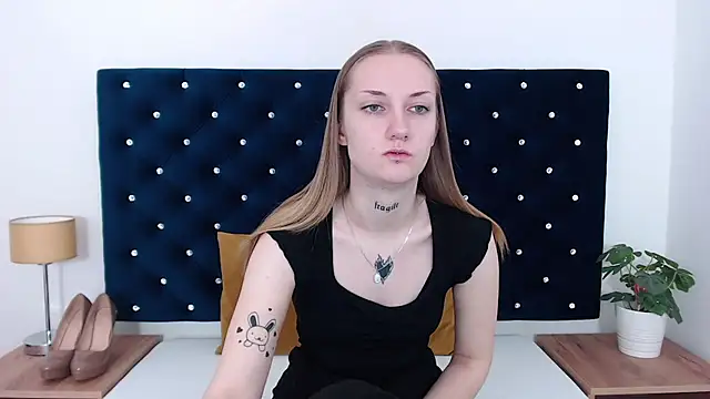 Snapshot of AlexaTease chatting on December 20, 2024, 10:38 am AlexaTease online show from December 20, 2024, 10:38 am