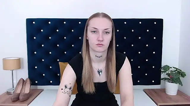 Snapshot of AlexaTease chatting on December 20, 2024, 2:05 pm AlexaTease online show from December 20, 2024, 2:05 pm