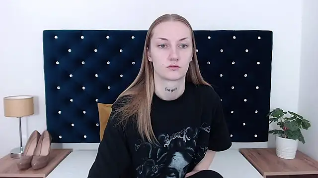 Snapshot of AlexaTease chatting on December 21, 2024, 11:22 am AlexaTease online show from December 21, 2024, 11:22 am