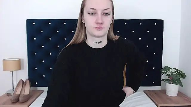 Snapshot of AlexaTease chatting on December 28, 2024, 11:19 am AlexaTease online show from December 28, 2024, 11:19 am