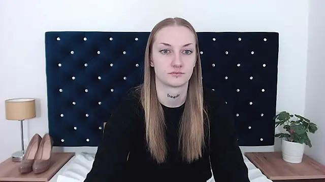 Snapshot of AlexaTease chatting on December 28, 2024, 2:21 pm AlexaTease online show from December 28, 2024, 2:21 pm