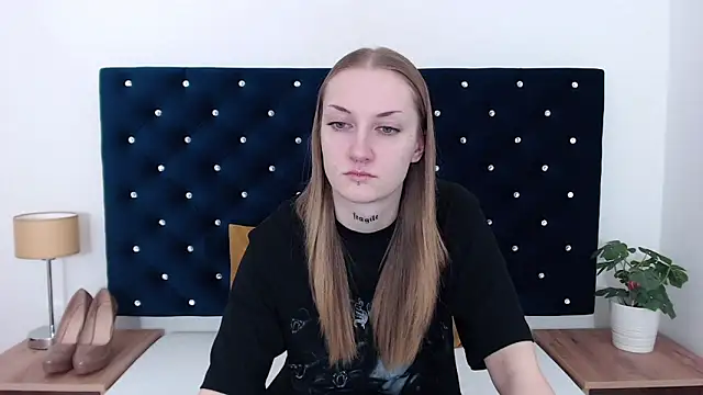 Snapshot of AlexaTease chatting on December 29, 2024, 2:31 pm AlexaTease online show from December 29, 2024, 2:31 pm