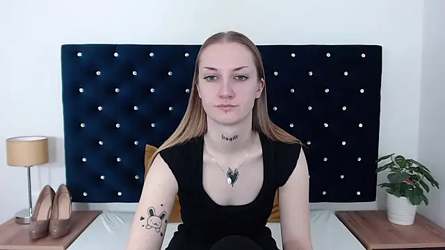 Snapshot of AlexaTease chatting on January 4, 2025, 2:25 pm AlexaTease online show from January 4, 2025, 2:25 pm