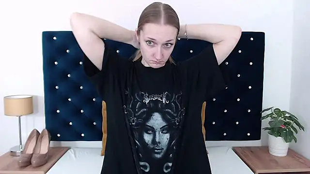 Snapshot of AlexaTease chatting on January 7, 2025, 6:14 pm AlexaTease online show from January 7, 2025, 6:14 pm