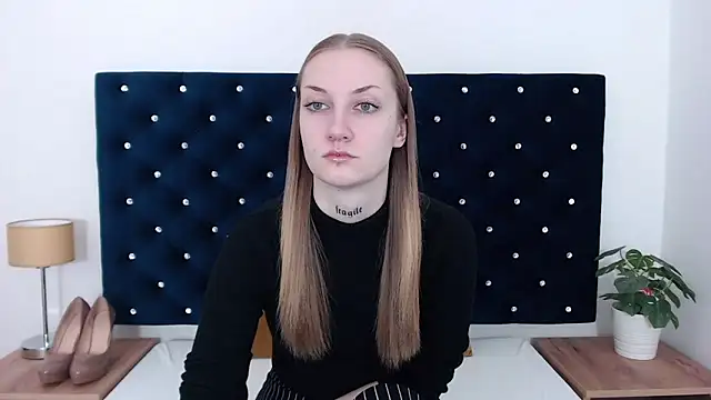 Snapshot of AlexaTease chatting on January 8, 2025, 10:59 am AlexaTease online show from January 8, 2025, 10:59 am