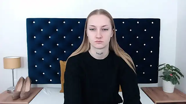 Snapshot of AlexaTease chatting on January 13, 2025, 12:35 pm AlexaTease online show from January 13, 2025, 12:35 pm