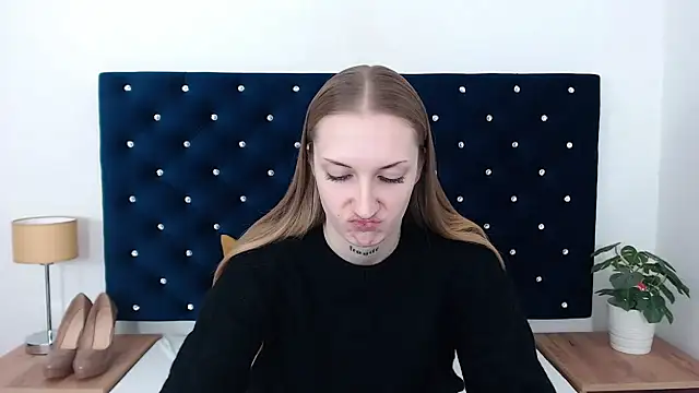 Snapshot of AlexaTease chatting on January 13, 2025, 3:36 pm AlexaTease online show from January 13, 2025, 3:36 pm