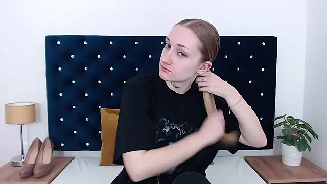 Snapshot of AlexaTease chatting on January 14, 2025, 12:35 pm AlexaTease online show from January 14, 2025, 12:35 pm