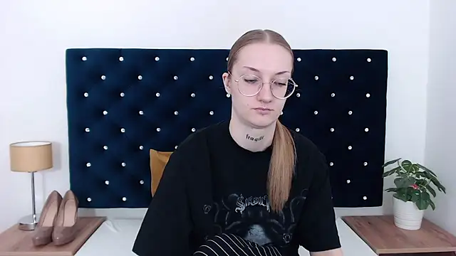Snapshot of AlexaTease chatting on January 17, 2025, 12:52 pm AlexaTease online show from January 17, 2025, 12:52 pm