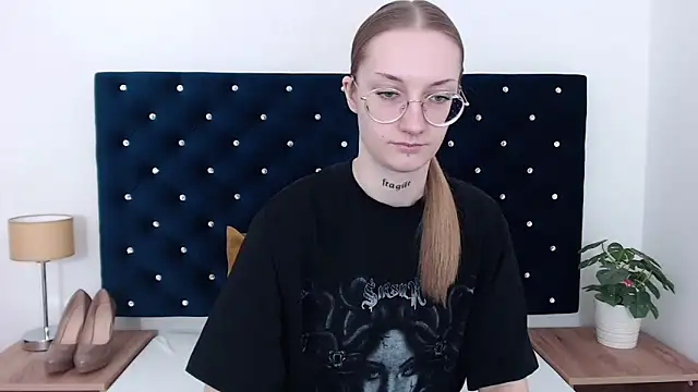 Snapshot of AlexaTease chatting on January 17, 2025, 3:53 pm AlexaTease online show from January 17, 2025, 3:53 pm