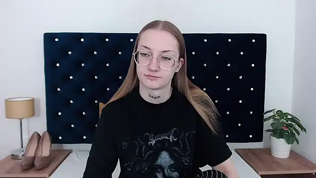 Snapshot of AlexaTease chatting on January 18, 2025, 9:45 am AlexaTease online show from January 18, 2025, 9:45 am