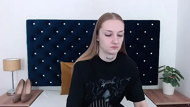 Snapshot of AlexaTease chatting on January 21, 2025, 8:30 am AlexaTease online show from January 21, 2025, 8:30 am