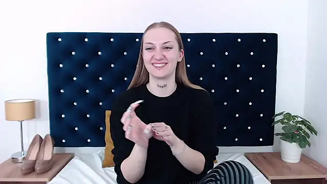 Snapshot of AlexaTease chatting on January 30, 2025, 6:32 pm AlexaTease online show from January 30, 2025, 6:32 pm