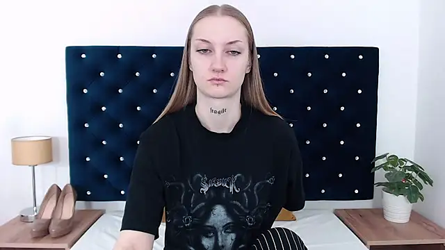Snapshot of AlexaTease chatting on February 3, 2025, 8:57 am AlexaTease online show from February 3, 2025, 8:57 am