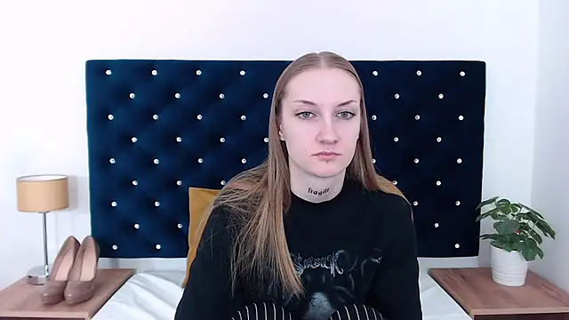 Snapshot of AlexaTease chatting on February 3, 2025, 12:03 pm AlexaTease online show from February 3, 2025, 12:03 pm