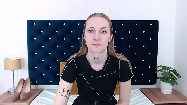 Snapshot of AlexaTease chatting on February 4, 2025, 1:06 pm AlexaTease online show from February 4, 2025, 1:06 pm