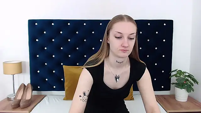 Snapshot of AlexaTease chatting on February 5, 2025, 12:27 pm AlexaTease online show from February 5, 2025, 12:27 pm