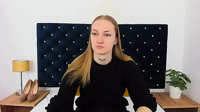 Snapshot of AlexaTease chatting on February 7, 2025, 1:22 pm AlexaTease online show from February 7, 2025, 1:22 pm