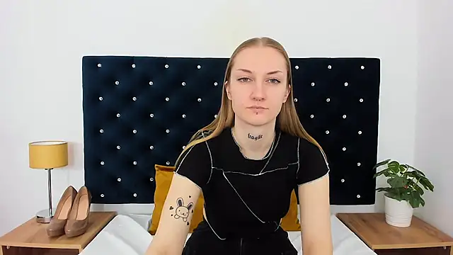 Snapshot of AlexaTease chatting on February 13, 2025, 2:42 pm AlexaTease online show from February 13, 2025, 2:42 pm