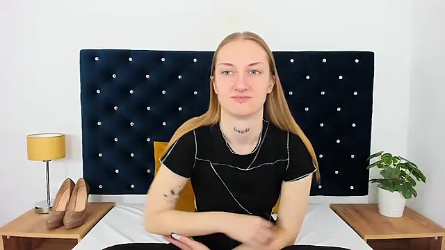 Snapshot of AlexaTease chatting on February 15, 2025, 12:54 pm AlexaTease online show from February 15, 2025, 12:54 pm