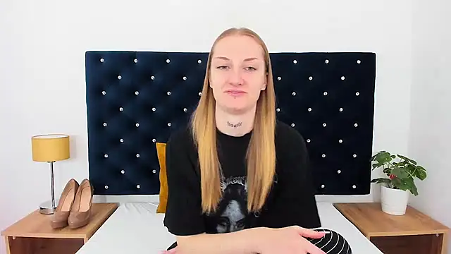 Snapshot of AlexaTease chatting on March 10, 2025, 12:15 pm AlexaTease online show from March 10, 2025, 12:15 pm