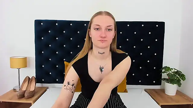Snapshot of AlexaTease chatting on March 21, 2025, 5:56 pm AlexaTease online show from March 21, 2025, 5:56 pm