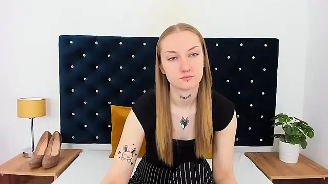 Snapshot of AlexaTease chatting on March 22, 2025, 10:17 am AlexaTease online show from March 22, 2025, 10:17 am