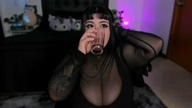 Effyss  online show from September 13, 2025, 5:07 am