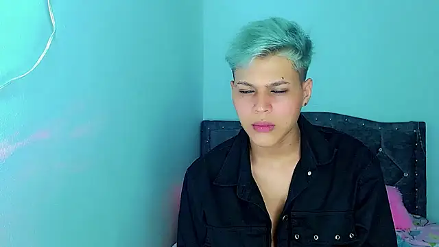 Liamscott  online show from January 22, 2025, 5:05 am