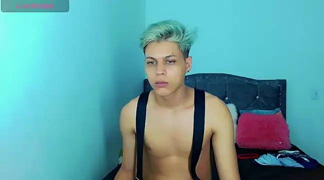 Liamscott  online show from January 28, 2025, 2:53 am