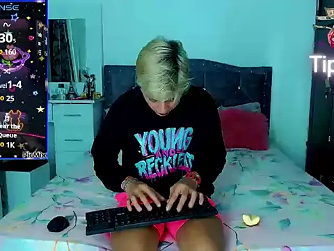 Liamscott  online show from March 21, 2025, 5:11 am