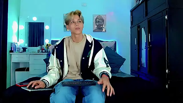 Liamscott  online show from September 20, 2025, 7:48 pm