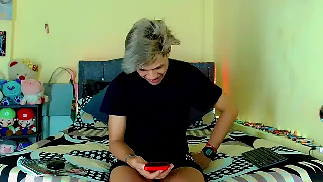 Liamscott  online show from April 23, 2026, 10:34 pm
